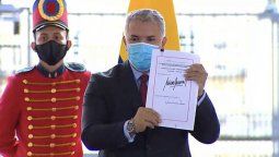 altText(En Colombia finalmente es Ley la polémica reforma tributaria)}