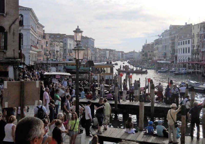 Los turistas deben pagar ahora 5 euros para conocer Venecia.