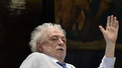 El Gobierno echa leña al fuego: Homenaje a Ginés González García