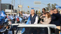 Grindetti junto a Bullrich en una caravana el fin de semana en La Matanza.&nbsp; &nbsp;