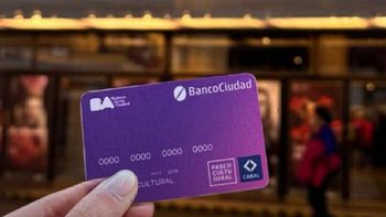 Los jubilados y pensionados porteños de la mínima sacan el pase cultural, con el que pueden entrar gratis a ver obras de teatro, comprar el ticket al 50% o acceder a promociones 2x1, según los casos. Los jubilados y pensionados porteños de la mínima sacan el pase cultural, con el que pueden entrar gratis a ver obras de teatro, comprar el ticket al 50% o acceder a promociones 2x1, según los casos.