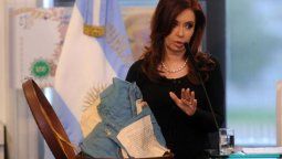 altText(Bajar la inflación o llegar a la Luna: Debate por la meta más fácil para Cristina)}