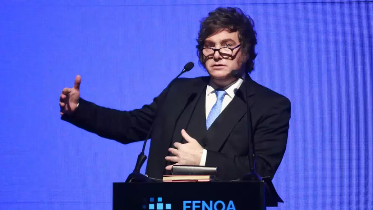 El Presidente insiste en que la incertidumbre política impacta en la economía, usando la excusa del "riesgo kuka" como argumento central. Mientras la confianza y la sostenibilidad del modelo económico son bajas. Fuente: TN El Presidente insiste en que la incertidumbre política impacta en la economía, usando la excusa del "riesgo kuka" como argumento central. Mientras la confianza y la sostenibilidad del modelo económico son bajas. Fuente: TN