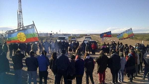 Más allá de las quejas y protestas de los vecinos de Añelo, son varias las comunidades mapuches que vienen advirtiendo incluso por el gasoducto de Vaca Muerta.