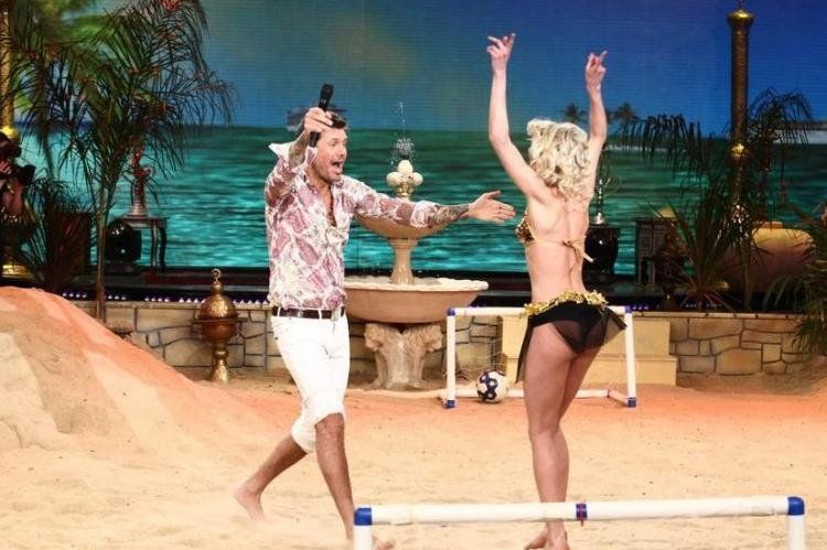 Por más entusiasmo y escándalo que aportó la Sueca, ShowMatch no pudo con Graduados.