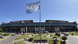 altText(Como Cristina, Ginés volvió a intervenir el Hospital Posadas por su 