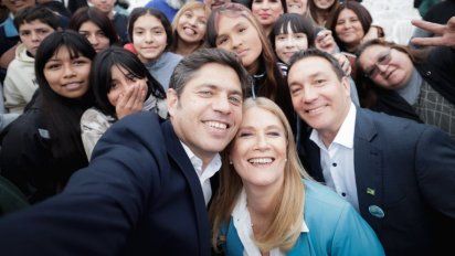 Axel Kicillof, entre Javier Milei y Máximo Kirchner