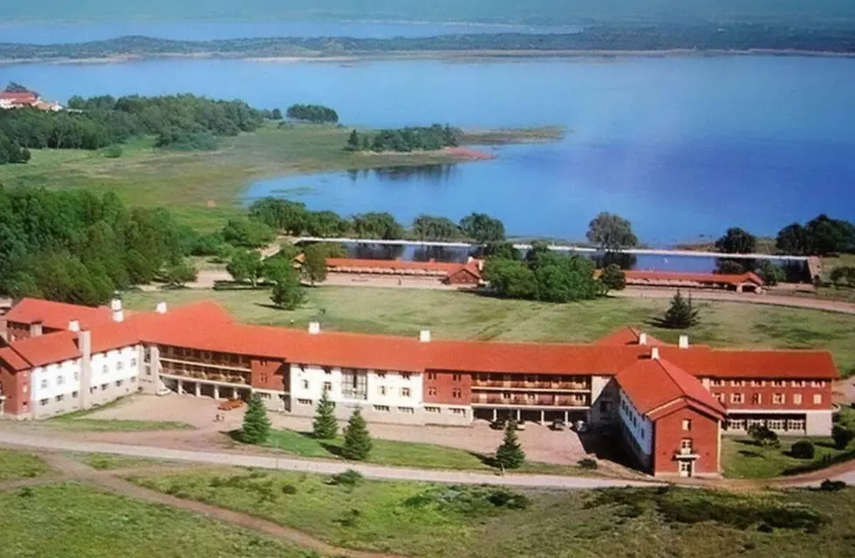 Unidad Turística Embalse, con vistas a las sierras cordobesas. Unidad Turística Embalse, con vistas a las sierras cordobesas.