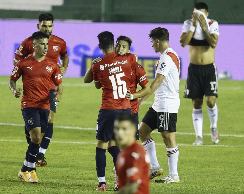 Nuevos casos de coronavirus en River e Independiente. (NA).