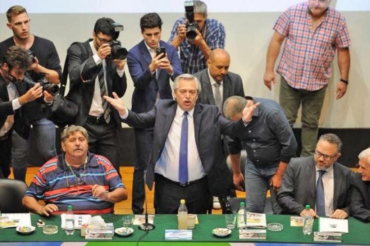 Si esto sigue así, la inflación/devaluación se desmadra y más temprano que tarde se convertirá en el nuevo Macri.