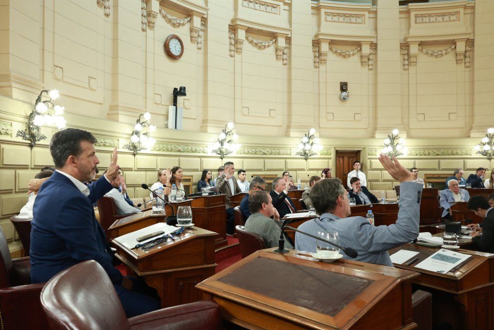 La aprobación prohíbe la designación de familiares en cargos públicos tras la jubilación del empleado estatal.