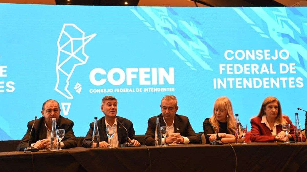 Intendentes de ciudades de todo el país reclamaron desde Rosario a Nación la restitución de fondos retenidos.&nbsp;