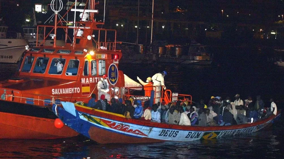 La mayoría de los inmigrantes ilegales que ingresan a España proceden de Marrueco, Senegal y Argelia, y lo hacen a través de embarcaciones rudimimentarias o ingresando con pasaportes falsos. La mayoría de los inmigrantes ilegales que ingresan a España proceden de Marrueco, Senegal y Argelia, y lo hacen a través de embarcaciones rudimimentarias o ingresando con pasaportes falsos.