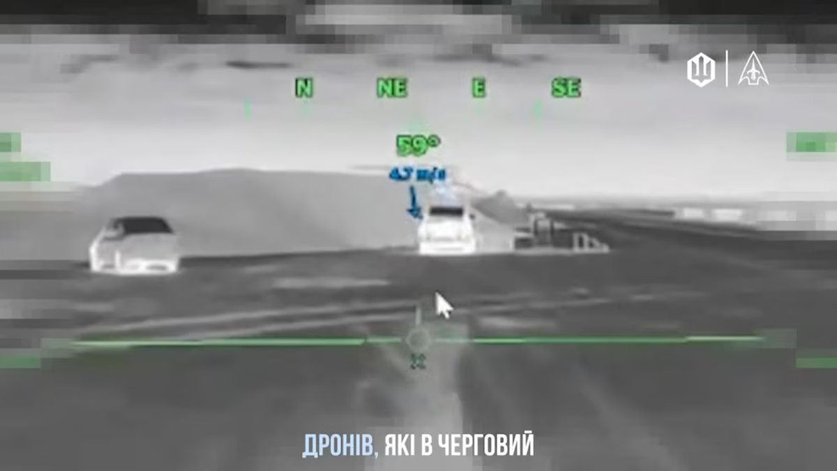 Una vista térmica aérea muestra objetivos identificados en una base rusa de drones en el aeropuerto de Donetsk (Captura de video) Una vista térmica aérea muestra objetivos identificados en una base rusa de drones en el aeropuerto de Donetsk (Captura de video)
