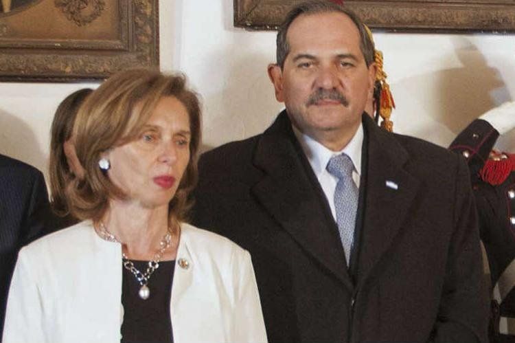 José Alperovich y su esposa, la senadora Beatriz Rojkés. ¿Se acerca el ocaso del mandamás de Tucumán? Foto: NA.