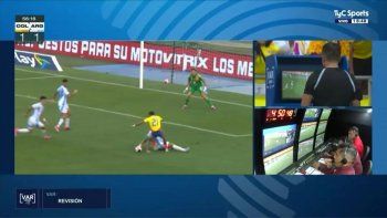 La Conmebolreveló en la mañana de este miércoles (11/09) los polémicos audios del VAR queconvalidaron el penal para Colombia ante Argentina. (Foto: Captura de TV/TyCSports) La Conmebolreveló en la mañana de este miércoles (11/09) los polémicos audios del VAR queconvalidaron el penal para Colombia ante Argentina. (Foto: Captura de TV/TyCSports)