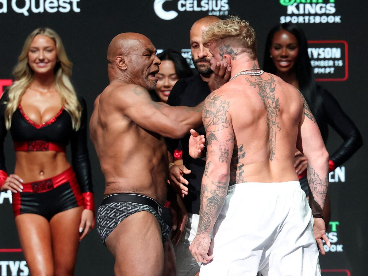 Mike Tyson le pegó una cachetada a Jake Paul en el pesaje. Mike Tyson le pegó una cachetada a Jake Paul en el pesaje.