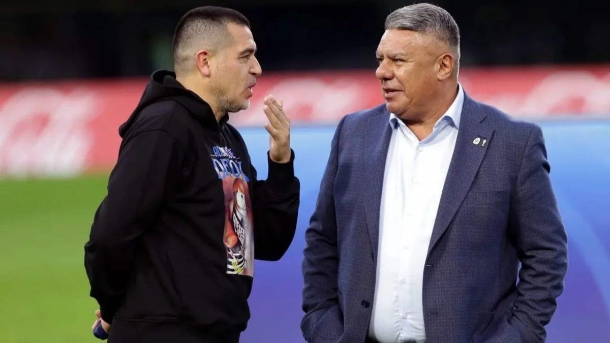 Chiqui Tapia y Juan Román Riquelme (Boca)