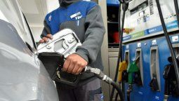 El precio del litro de nafta en Rosario subirá 1,6% por Ley.