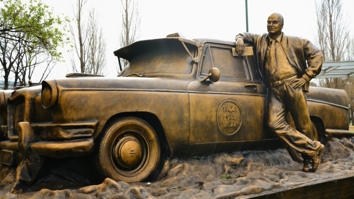 El Monumento al Taxista, ubicado en el barrio porteño de Puerto Madero, es un homenaje tangible de los trabajadores de los taxis. El Monumento al Taxista, ubicado en el barrio porteño de Puerto Madero, es un homenaje tangible de los trabajadores de los taxis.