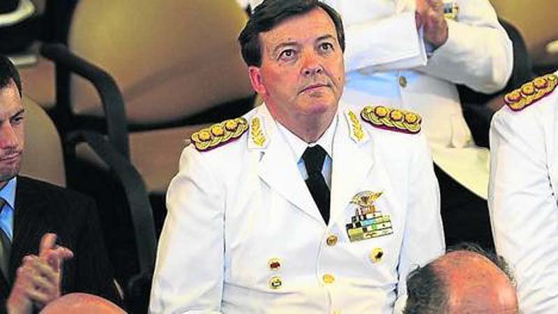 César Santos Gerardo del Corazón de Jesús Milani: Un general en problemas.