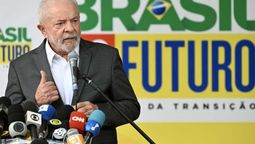 altText(Lula da Silva anuncia medio gabinete y jefes militares)}