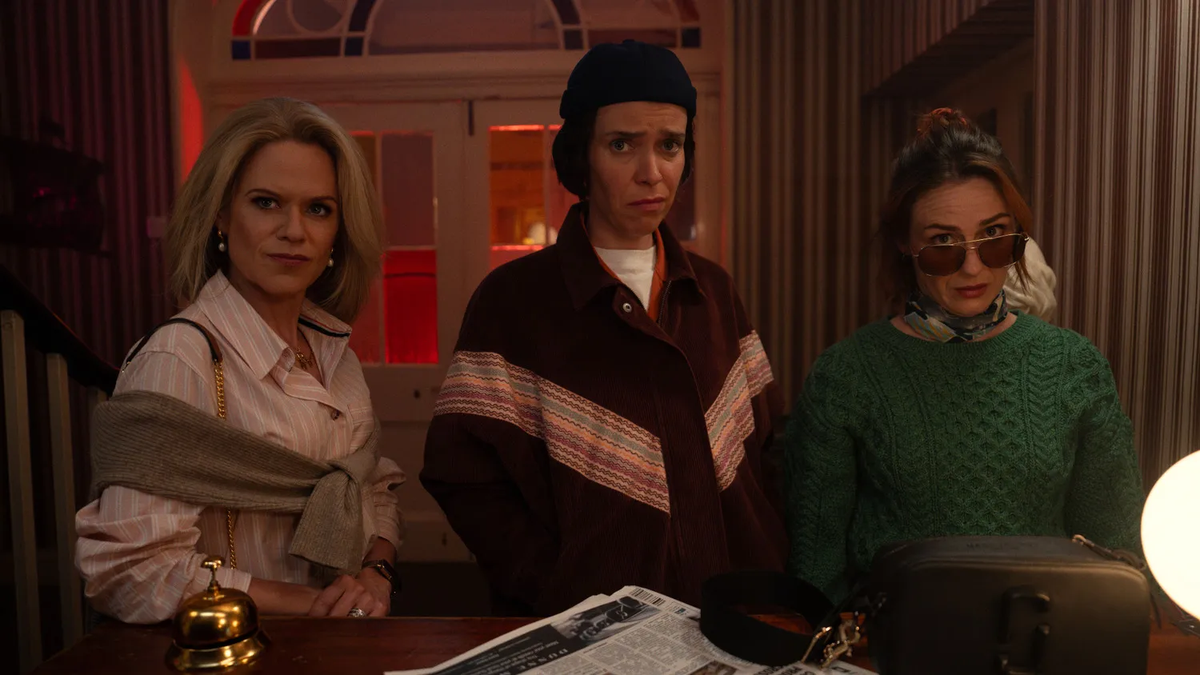 No te pierdas esta nueva miniserie de Netflix que se ve de una patada. Tres amigas, un misterio oscuro y un humor negro insuperable para este fin de semana.