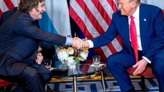 Vulnerabilidad: Este drenaje, sumado a compromisos con el Tesoro por u$s338 millones en diciembre, enfatiza la fragilidad estructural de las reservas netas y la presión constante del FMI y el mercado para una acumulación sostenible de divisas. Vulnerabilidad: Este drenaje, sumado a compromisos con el Tesoro por u$s338 millones en diciembre, enfatiza la fragilidad estructural de las reservas netas y la presión constante del FMI y el mercado para una acumulación sostenible de divisas.