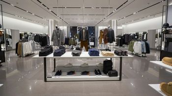 Importante marca de ropa liquida todo a precios de outlet y causa furor