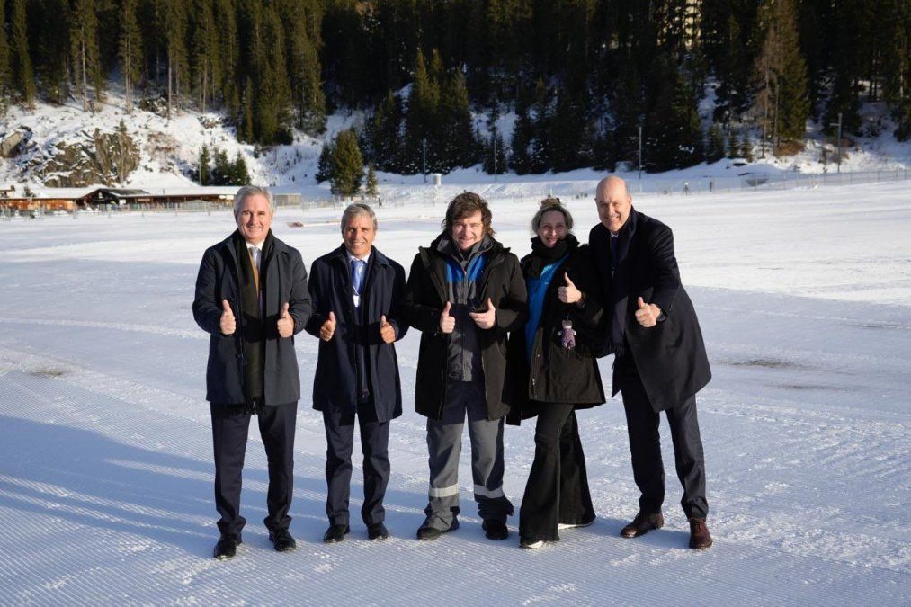 Javier Milei y su comitiva, en el último día en Davos, Suiza.
