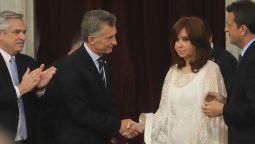 Mauricio Macri y Cristina Kirchner, en el traspaso de mando a Alberto Fernández.