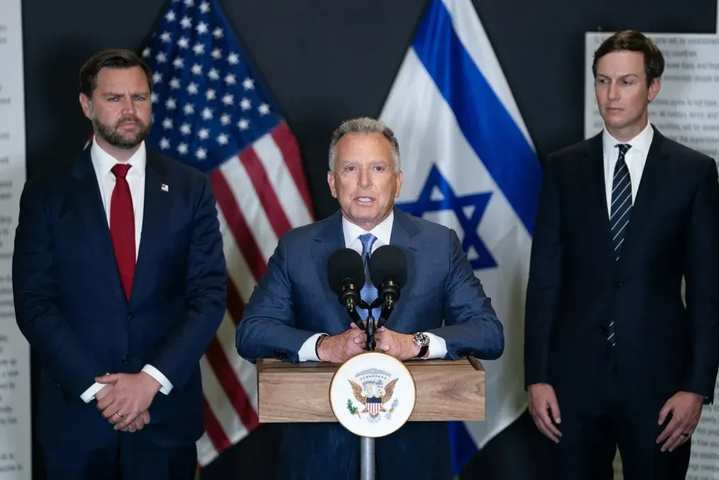 El vicepresidente de Donald Trump, JD Vance; el enviado especial, Steve Witkoff; y el yerno del presidente, Jared Kushner. El vicepresidente de Donald Trump, JD Vance; el enviado especial, Steve Witkoff; y el yerno del presidente, Jared Kushner.
