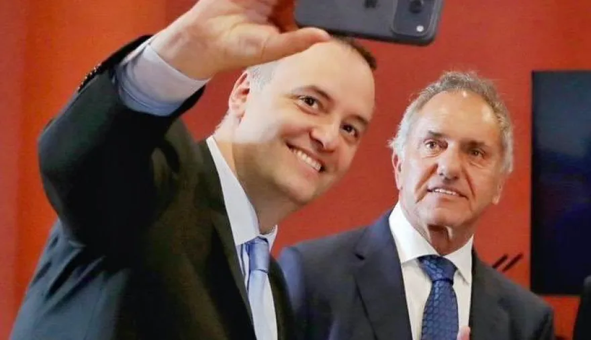 El secretario de Turismo, Ambiente y Deportes de la Nación respaldó al Jefe de Gabinete. El secretario de Turismo, Ambiente y Deportes de la Nación respaldó al Jefe de Gabinete. 