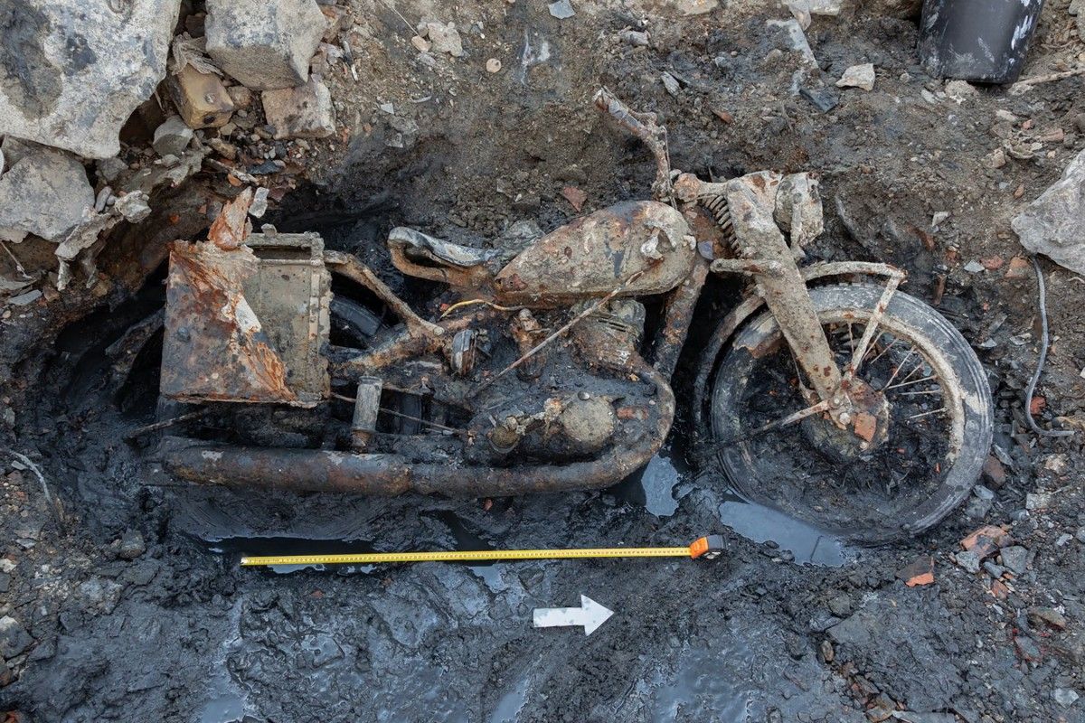 La bajante del Danubio permitió recuperar en Budapest una motocicleta militar alemana de la Segunda Guerra Mundial que llevaba décadas oculta bajo el agua. La bajante del Danubio permitió recuperar en Budapest una motocicleta militar alemana de la Segunda Guerra Mundial que llevaba décadas oculta bajo el agua.