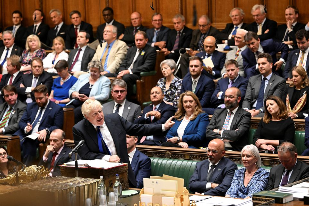 Boris Johnson defendiéndose ante la Cámara de los Comunes hoy miércoles.