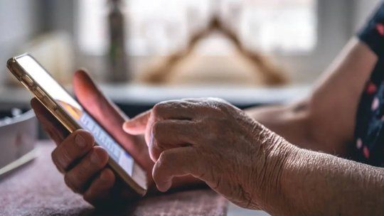 Redes sociales, un eje de la cultura del siglo 21. Redes sociales, un eje de la cultura del siglo 21.