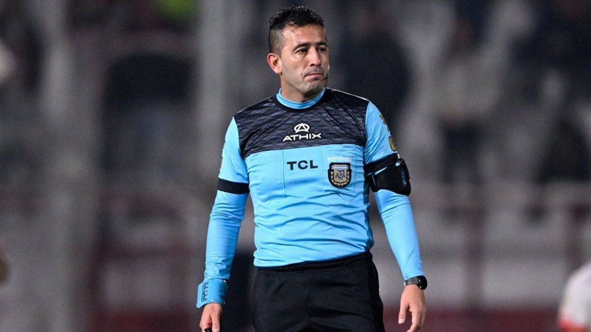 Polémico arbitraje de Lobo Medina en San Lorenzo vs Barracas Central