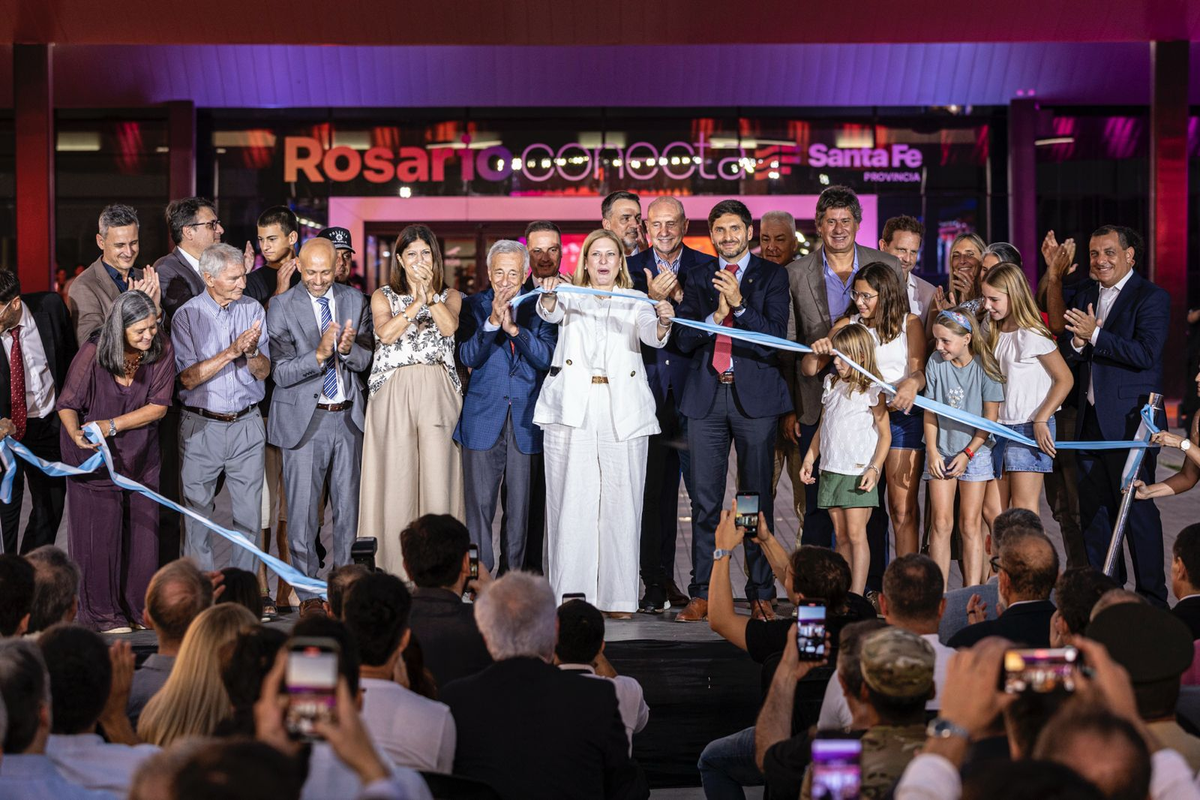 Maximiliano Pullaro inauguró el aeropuerto rosarino. Maximiliano Pullaro inauguró el aeropuerto rosarino. 