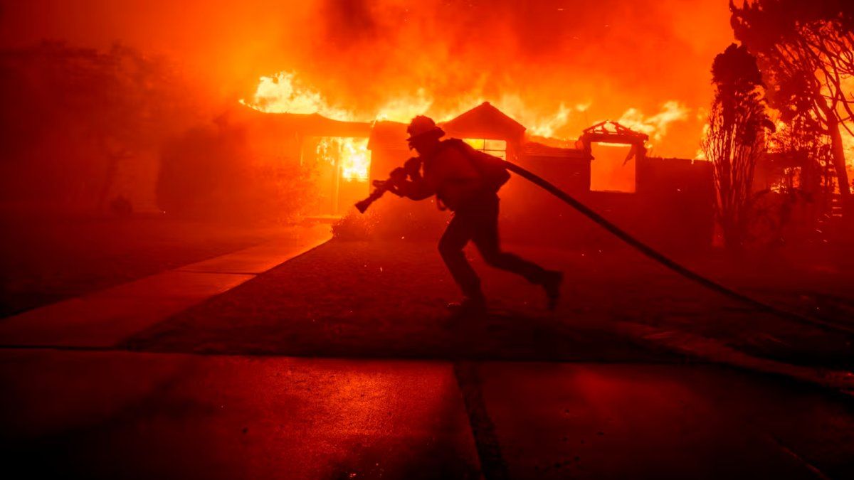 Pánico en Hollywood: Famosos pierden sus mansiones por devastador incendio