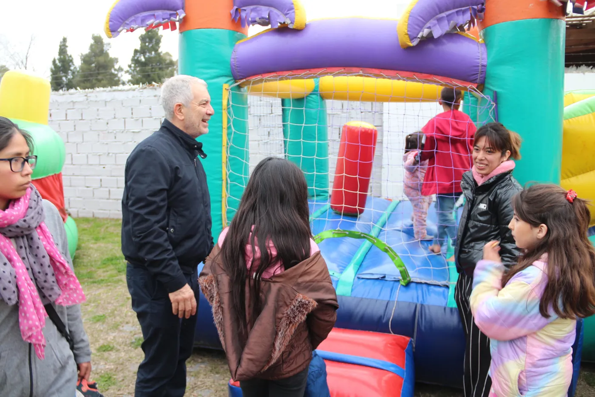 Julio Alak con niños: ¿Sólo por la foto?