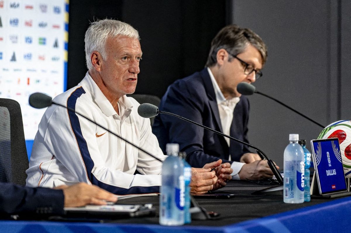 Didier Deschamps durante la conferencia previa al España-Francia, en la que confirmó a Kylian Mbappé al 100% y dejó abierta la duda sobre Aurélien Tchouaméni. Didier Deschamps durante la conferencia previa al España-Francia, en la que confirmó a Kylian Mbappé al 100% y dejó abierta la duda sobre Aurélien Tchouaméni.