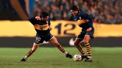 Maradona y Riquelme juntos oficialmente: un suceso irrepetible