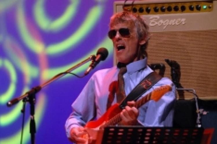 Luis Alberto Spinetta fue trasladado a una habitación normal. (Foto archivo: Víctor Carreira/Télam)