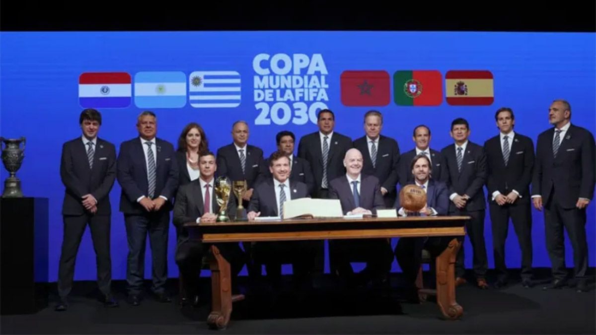 El presidente de la Conmebol, Alejandro Domínguez, le pidió a la UEFA sobre el Mundial 2030 que “juntos debemos llegar a un acuerdo”. El presidente de la Conmebol, Alejandro Domínguez, le pidió a la UEFA sobre el Mundial 2030 que “juntos debemos llegar a un acuerdo”.