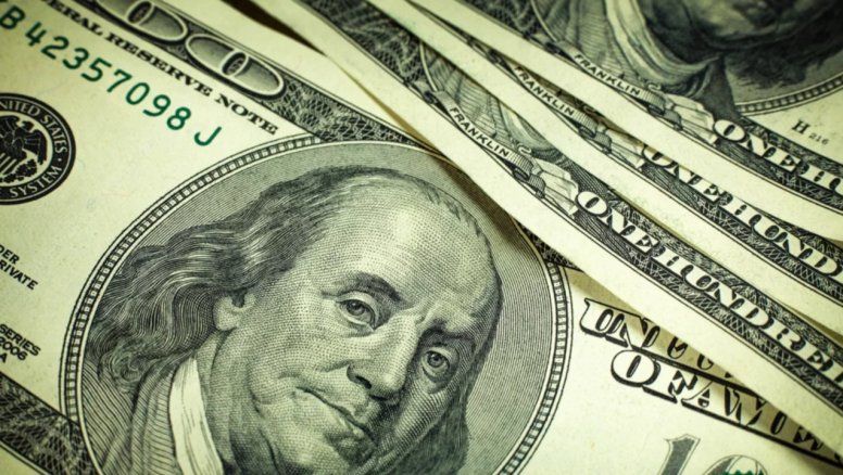                     Cierre del dólar: Caen fuerte el blue y los financieros                    >                