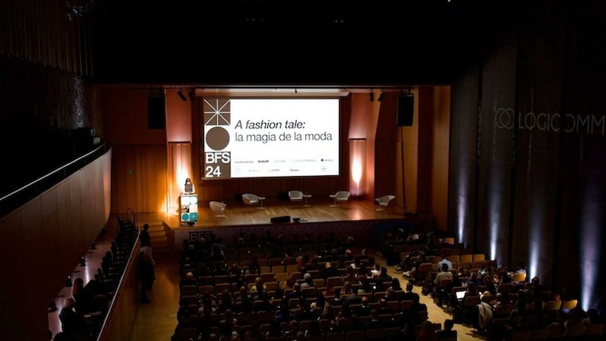 La edición 2024 del Barcelona Fashion Summit, bajo el lema “Fashion Tale: la magie de la moda”, reflejó la versatilidad de enfoques que atraviesan el debate sobre el futuro del sector. La edición 2024 del Barcelona Fashion Summit, bajo el lema “Fashion Tale: la magie de la moda”, reflejó la versatilidad de enfoques que atraviesan el debate sobre el futuro del sector.