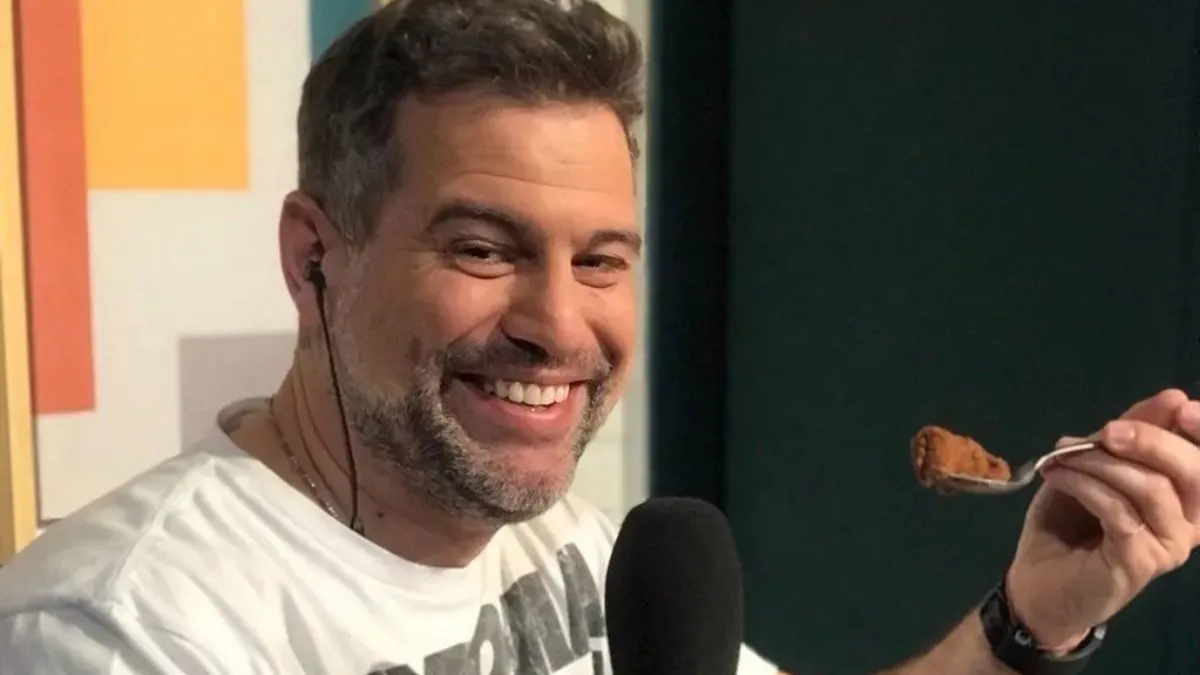 Javier Fernández dejó Ariel en su salsa tras sentirse desplazado, en un programa que ya no rinde como antes y hasta pelea con El Zorro. Javier Fernández dejó Ariel en su salsa tras sentirse desplazado, en un programa que ya no rinde como antes y hasta pelea con El Zorro. 