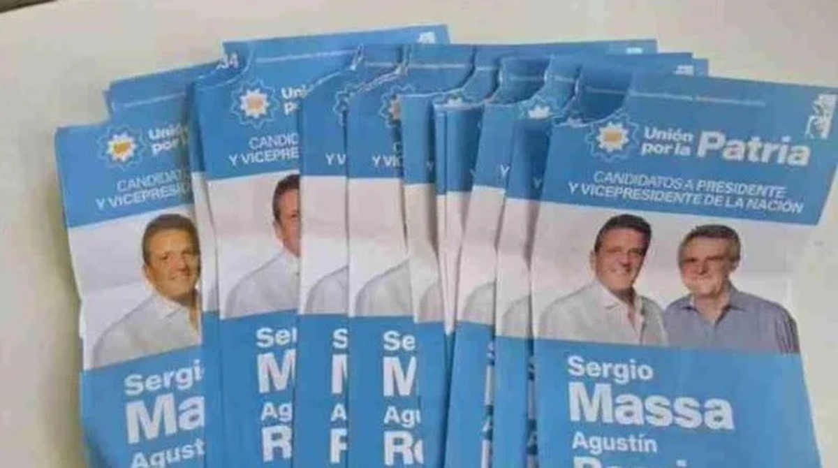Imágenes en redes sociales sobre daños a las boletas de Massa-Rossi, que de todos modos serán válidas para el comicio. Imágenes en redes sociales sobre daños a las boletas de Massa-Rossi, que de todos modos serán válidas para el comicio.