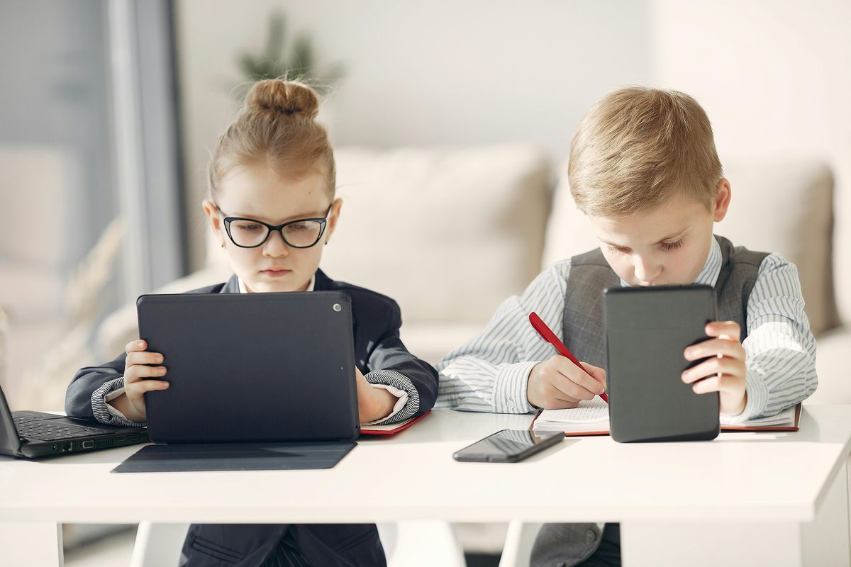 Una generación que no pide permiso para consumir, sino que impone sus propias reglas. Una generación que no pide permiso para consumir, sino que impone sus propias reglas.