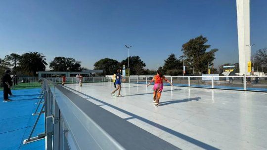 Finde en AMBA: Pista de patinaje gratis, ferias de ropa y gastronomía